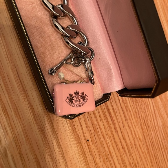 🌸Juicy Couture Silver Tone Bracelet w/ JC Laptop & BFF Broken Heart 💔 💻 - Picture 9 of 15